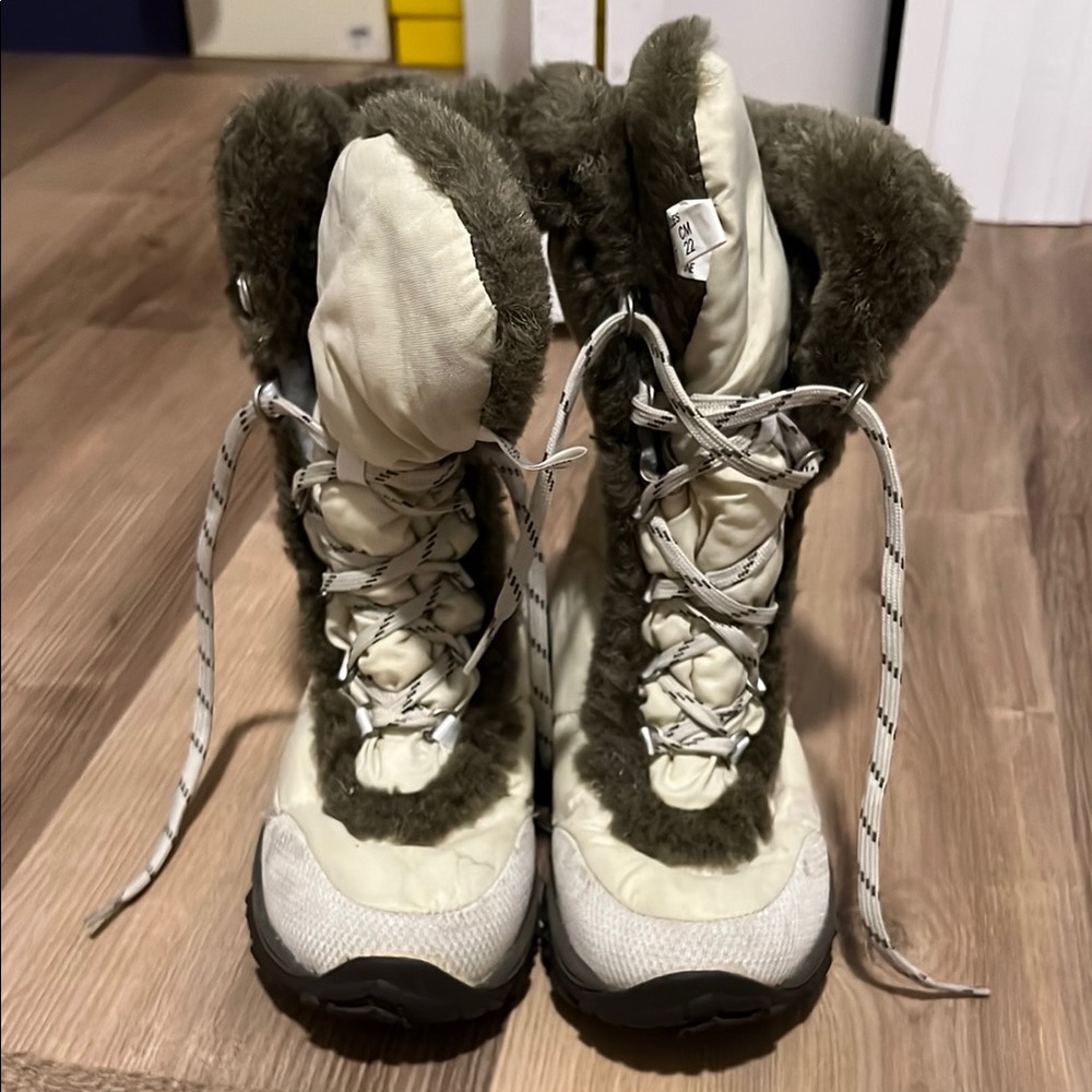 The North Face Snow Boots- Stylish Fur-Lined Winter Boots (35)